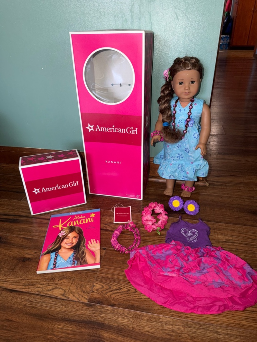 American Girl Kanani Doll in box with luau set & Accessories GOTY 2011